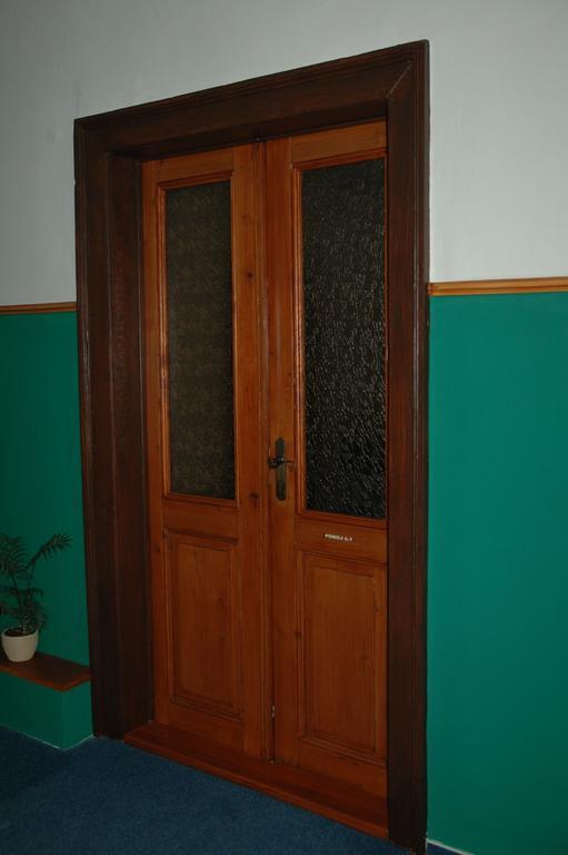 Hotel Mrazek باردوبيتسه المظهر الخارجي الصورة